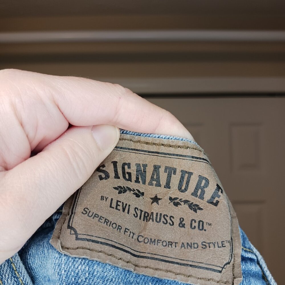 #333 3/$18 - Levi Blue Jean Shorts Size 40 - Picture 4 of 4